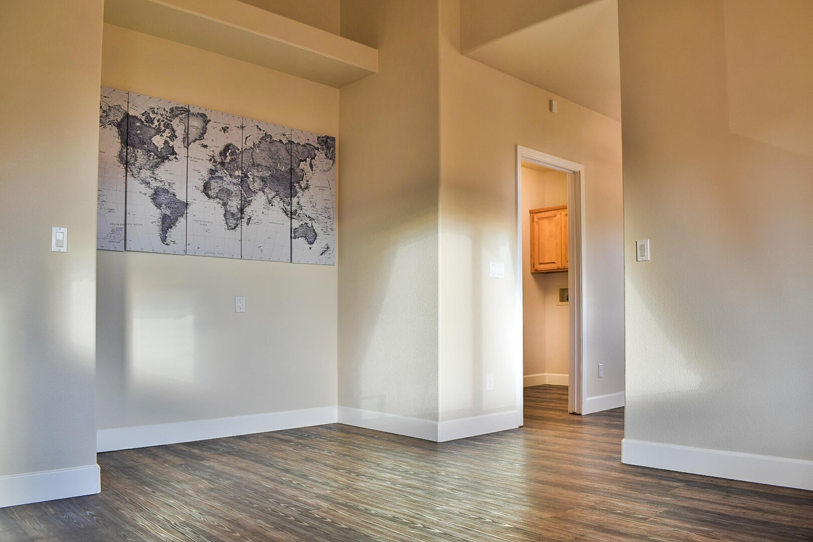 1394 Kubli Road Grants Pass, OR 97527 - Photo 17 of 34 Dining room wall view- laundry room entr