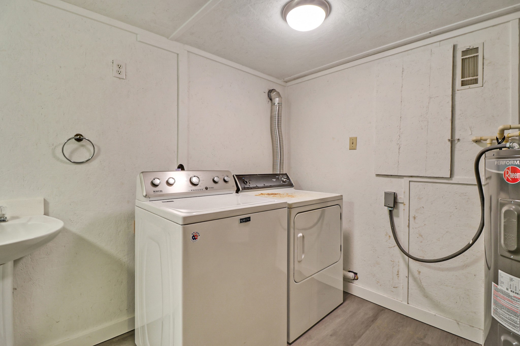 148 Porter Lane Spring City, TN 37381 - Photo 41 of 53 a utility room with cabinets washer and dryer