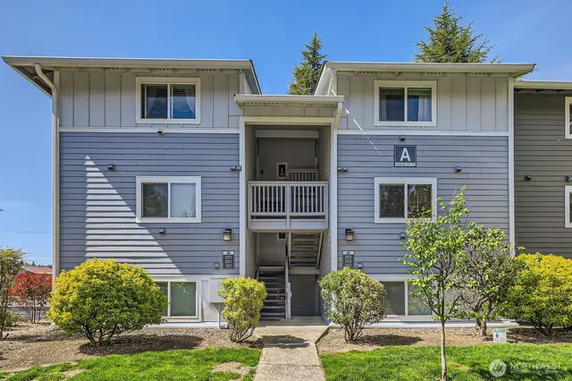 $349,950 | 14002 Northeast 181st Place, Unit A302, Woodinville, WA 98072