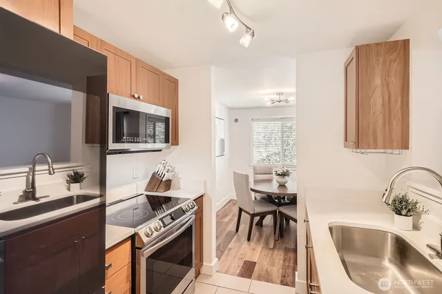 $349,950 | 14002 Northeast 181st Place, Unit A302, Woodinville, WA 98072