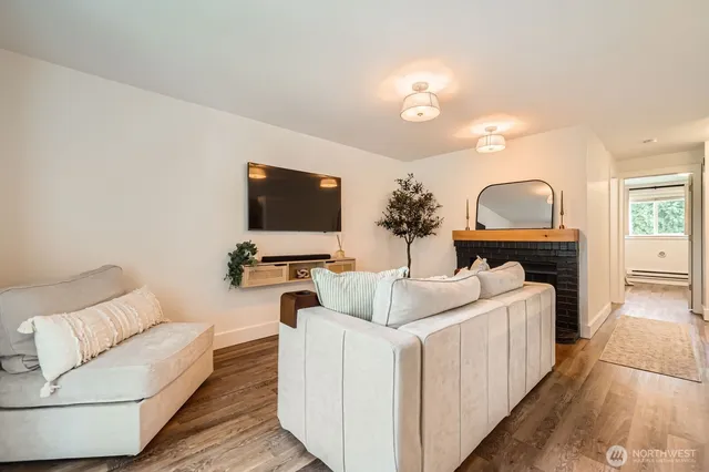 $349,950 | 14002 Northeast 181st Place, Unit A302, Woodinville, WA 98072