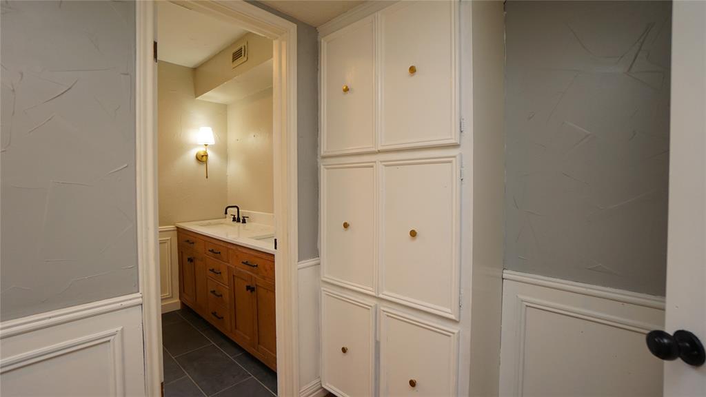 606 Queens Road Denison, TX 75020 - Photo 17 of 37 Downstairs