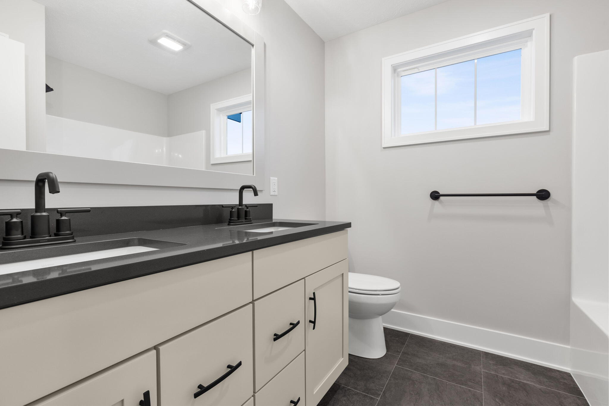 3276 Barett Ridge Jenison, MI 49428 - Photo 37 of 47 2244b - LWNG.10-385 - 3276 Barett Ridge