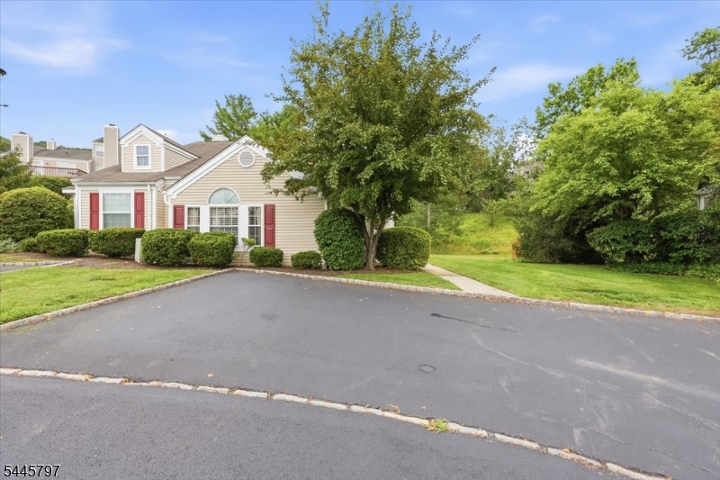 246 Long Meadow Road Bedminster, NJ 07921 - Photo 28 of 36