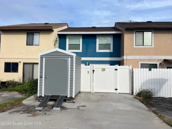 a view of a house with garage