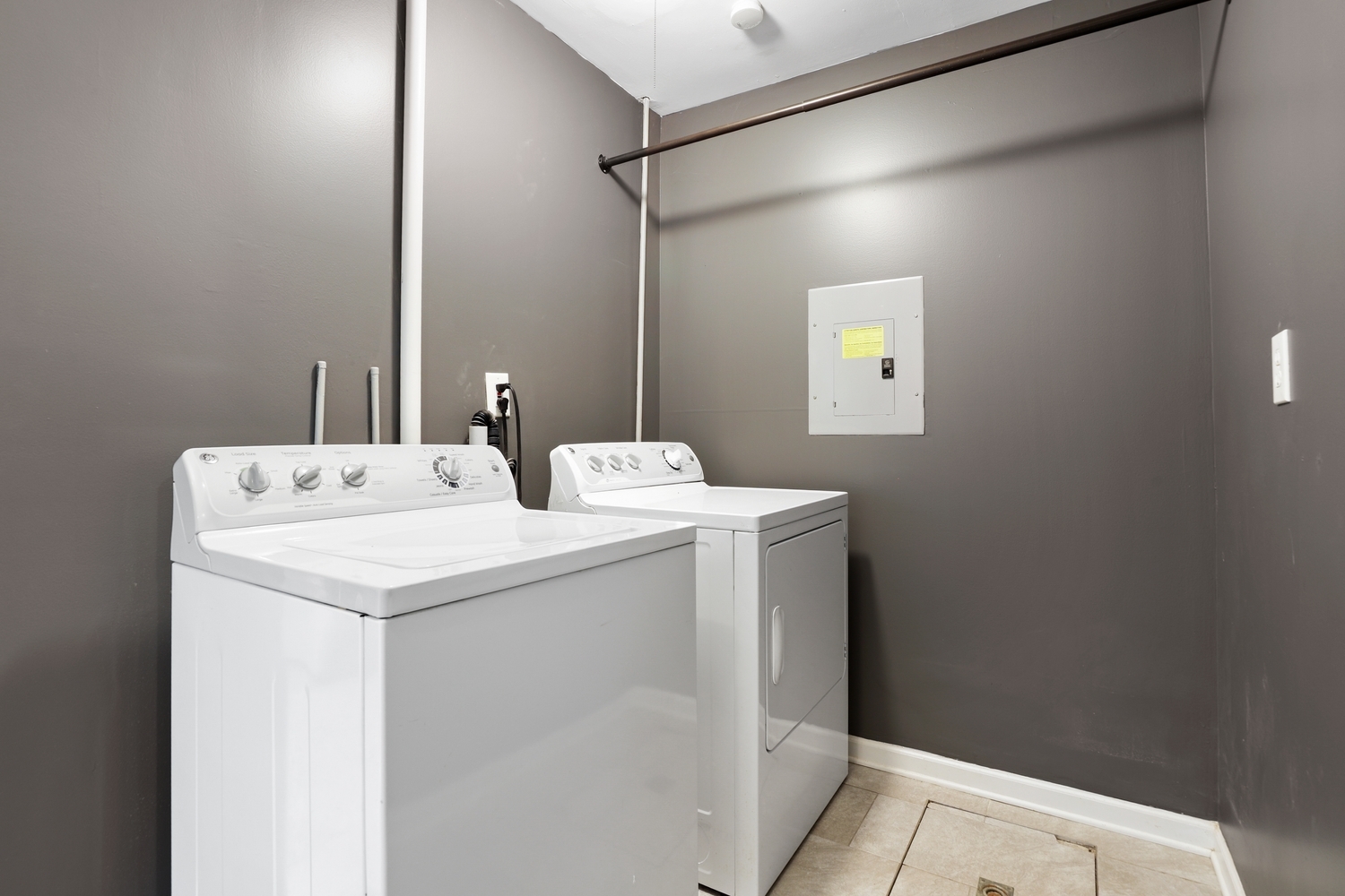 231 West 35th Street Steger, IL 60475 - Photo 9 of 17 a utility room with dryer and washer