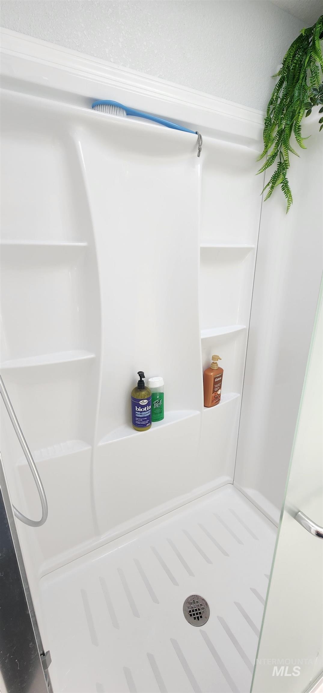 2115 6th Avenue, Unit 51 Clarkston, WA 99403 - Photo 18 of 45 Full bathroom with a shower