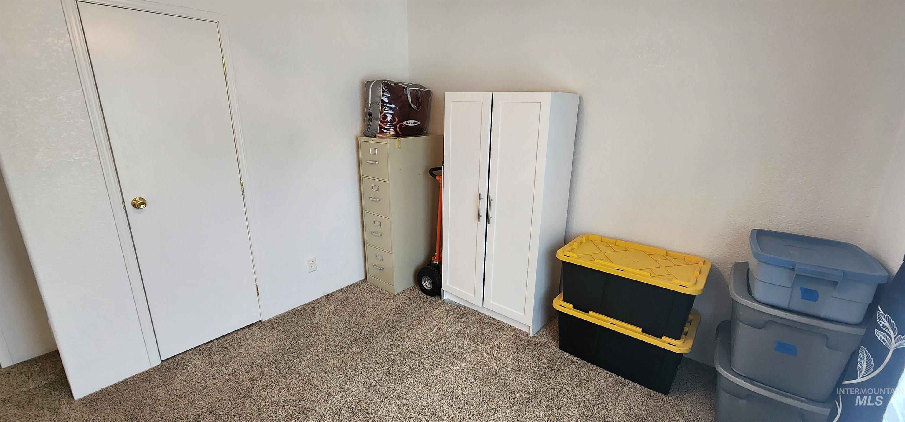 2115 6th Avenue, Unit 51 Clarkston, WA 99403 - Photo 22 of 45 View of carpeted bedroom