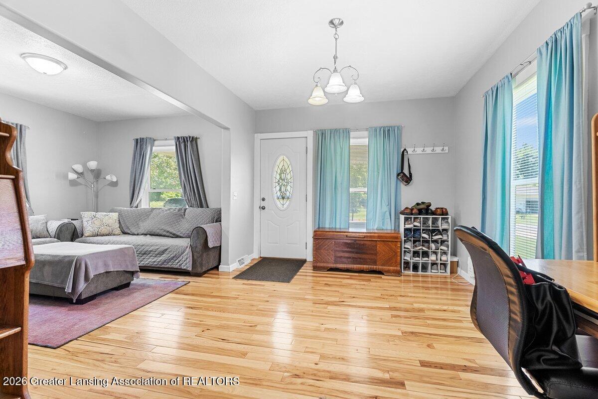1332 West Valley Road Lansing, MI 48906 - Photo 8 of 33 Media Jett - 13 (2)