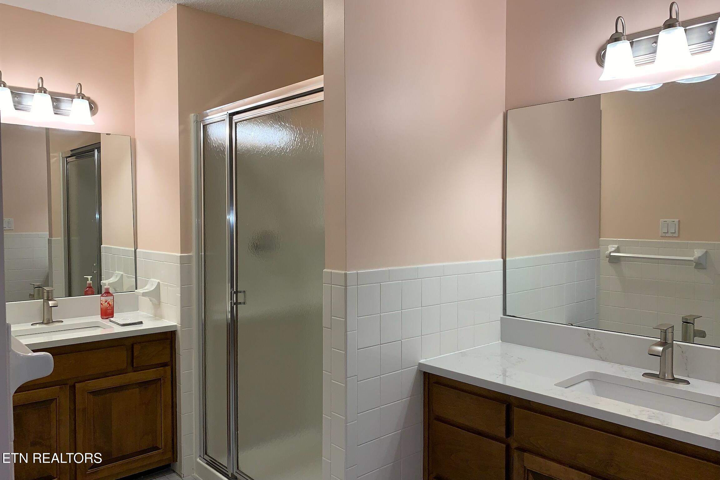212 Tooweka Lane Loudon, TN 37774 - Photo 38 of 52 master bath