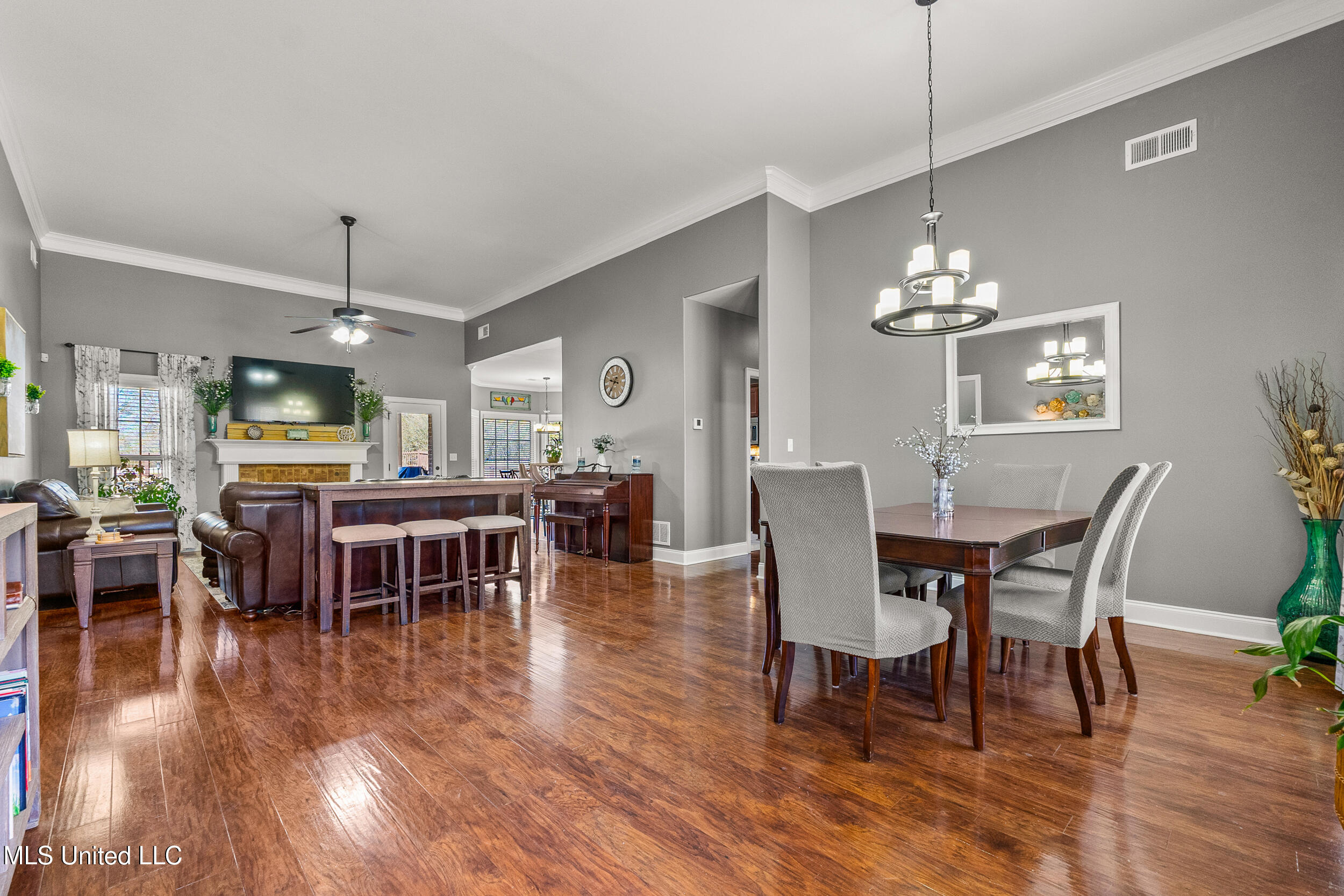 4691 Treadway Road Hernando, MS 38632 - Photo 11 of 34 Dining / Living Area