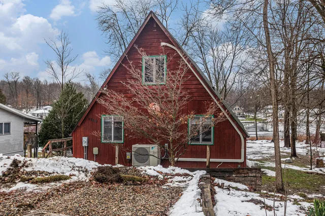 $460,000 | 45601 Peninsula Drive East, Grand Junction, MI 49056