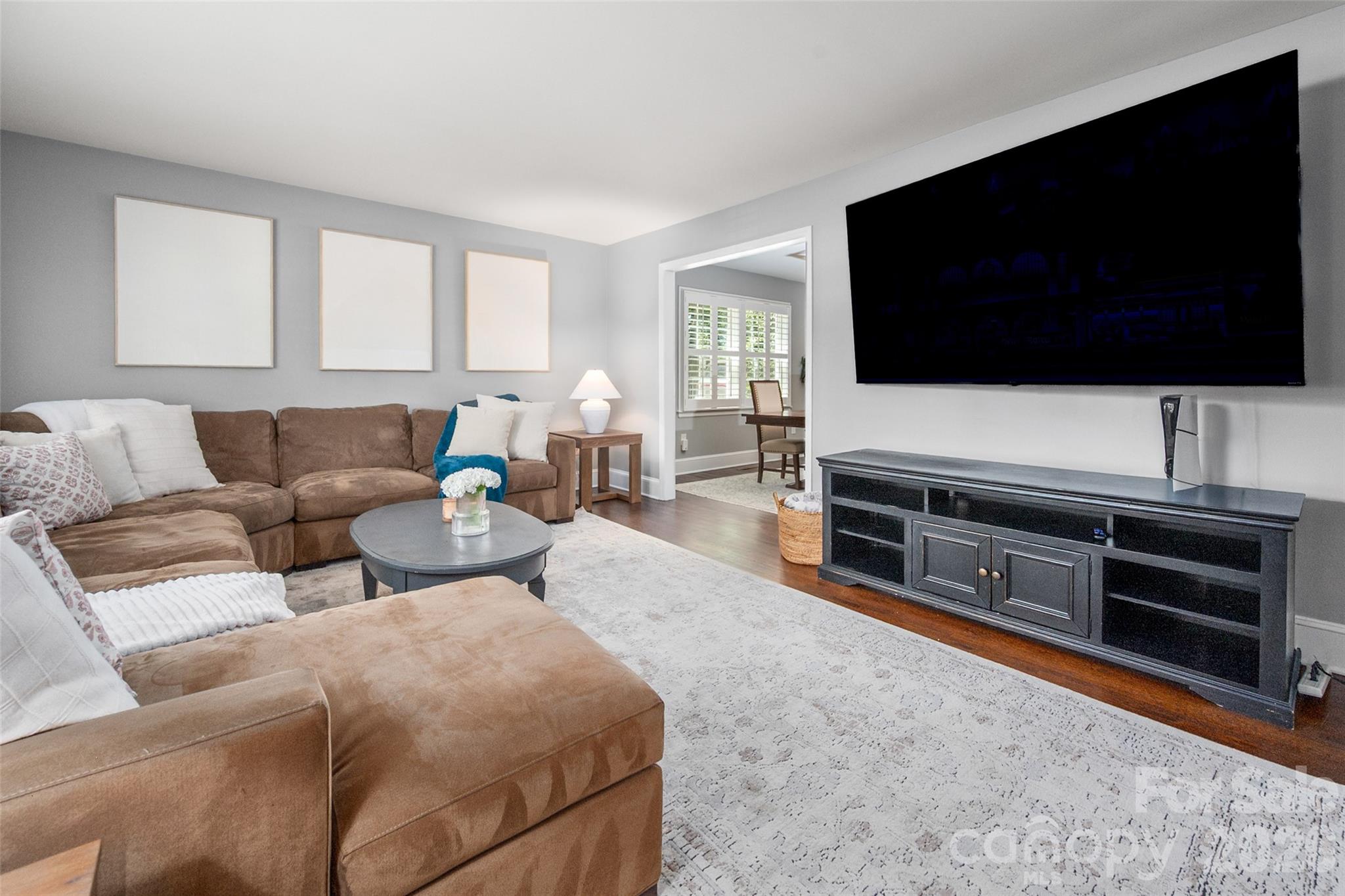 651 Sandridge Road Charlotte, NC 28210 - Photo 6 of 36 Gallery Image 6
