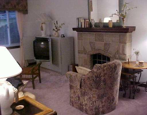 957 McCoy Road McKees Rocks, PA 15136 - Photo 3 of 8 Living Room.