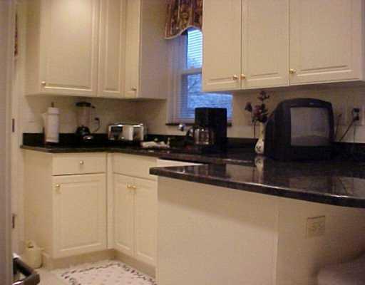 957 McCoy Road McKees Rocks, PA 15136 - Photo 4 of 8 Kitchen.