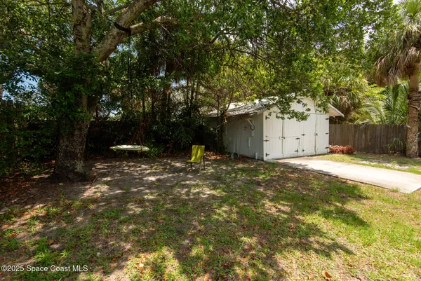 a view of a yard with a tree