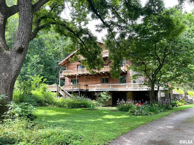 $795,000 | 305 East Martin Drive, Deer Creek, IL 61733