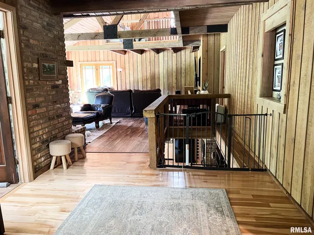 $795,000 | 305 East Martin Drive, Deer Creek, IL 61733