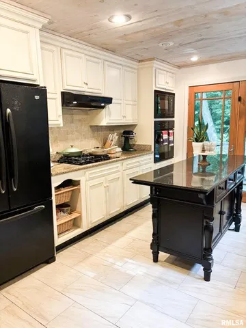 $795,000 | 305 East Martin Drive, Deer Creek, IL 61733