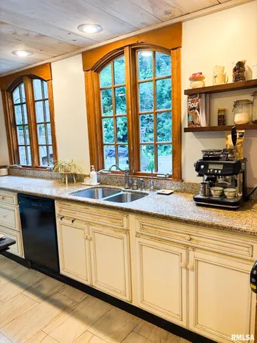 $795,000 | 305 East Martin Drive, Deer Creek, IL 61733