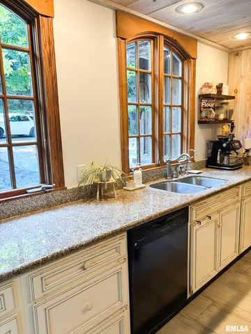 $795,000 | 305 East Martin Drive, Deer Creek, IL 61733