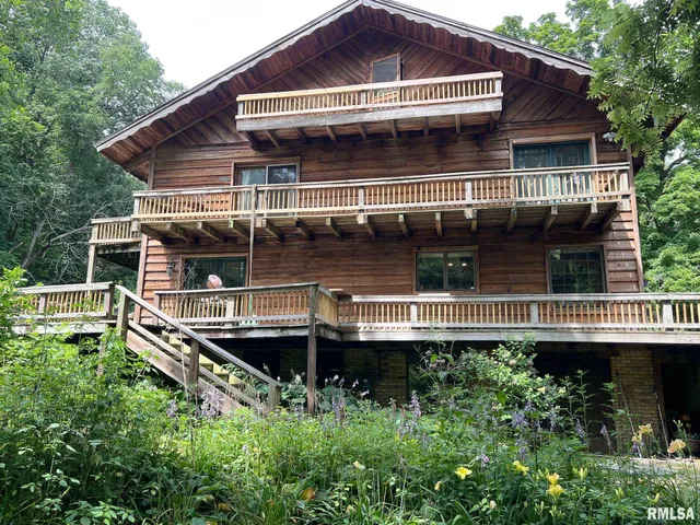 $795,000 | 305 East Martin Drive, Deer Creek, IL 61733