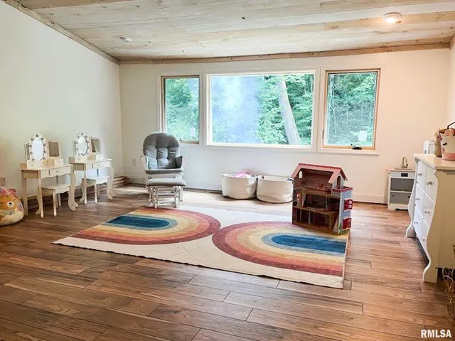 $795,000 | 305 East Martin Drive, Deer Creek, IL 61733