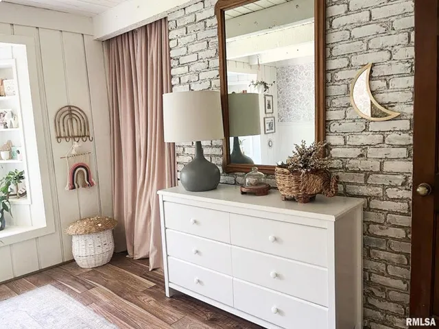 $795,000 | 305 East Martin Drive, Deer Creek, IL 61733