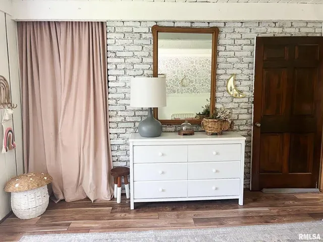 $795,000 | 305 East Martin Drive, Deer Creek, IL 61733