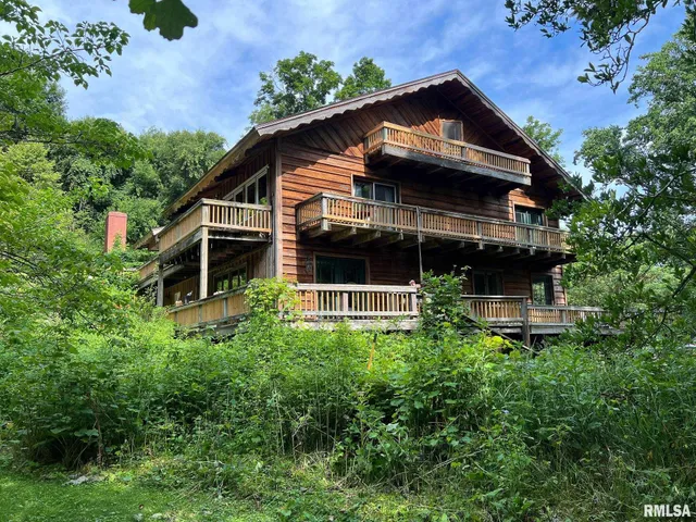 $795,000 | 305 East Martin Drive, Deer Creek, IL 61733