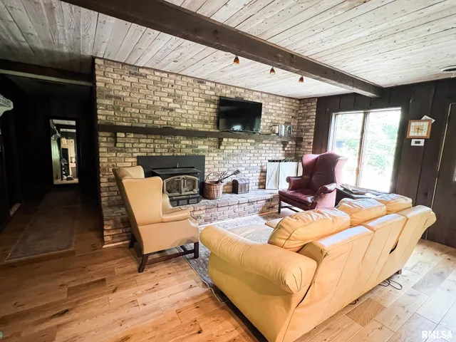 $795,000 | 305 East Martin Drive, Deer Creek, IL 61733