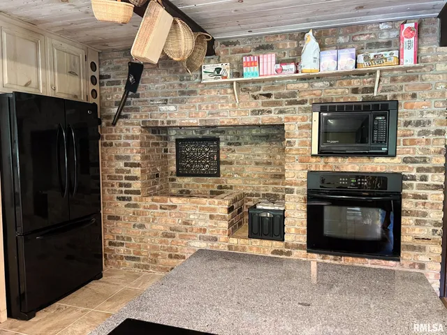 $795,000 | 305 East Martin Drive, Deer Creek, IL 61733