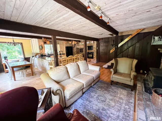 $795,000 | 305 East Martin Drive, Deer Creek, IL 61733