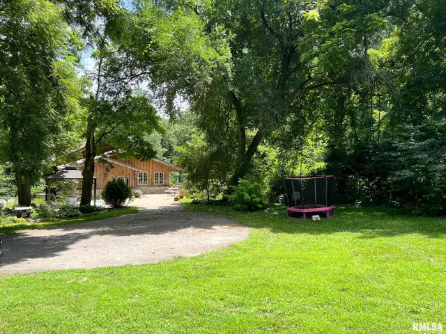 $795,000 | 305 East Martin Drive, Deer Creek, IL 61733