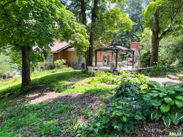 $795,000 | 305 East Martin Drive, Deer Creek, IL 61733