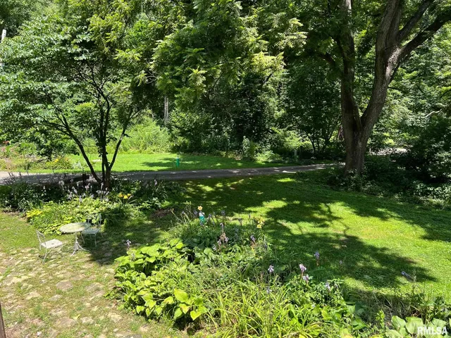 $795,000 | 305 East Martin Drive, Deer Creek, IL 61733