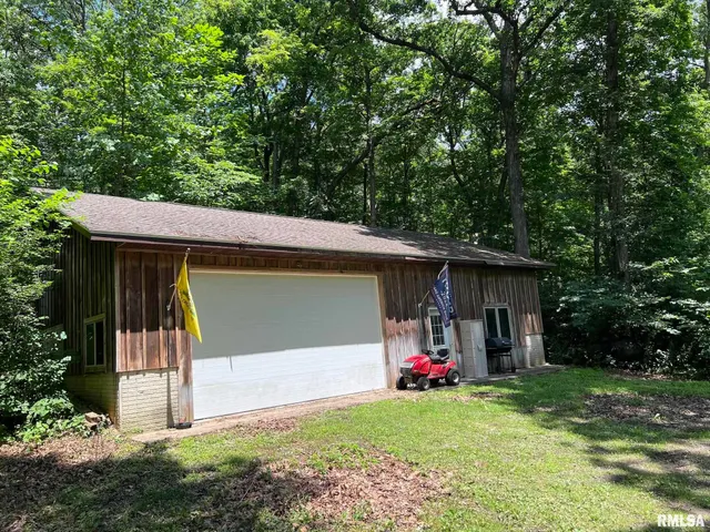 $795,000 | 305 East Martin Drive, Deer Creek, IL 61733