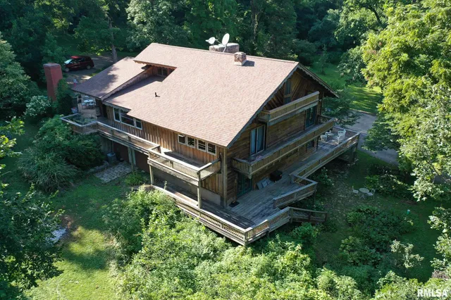 $795,000 | 305 East Martin Drive, Deer Creek, IL 61733