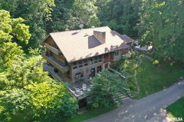 $795,000 | 305 East Martin Drive, Deer Creek, IL 61733