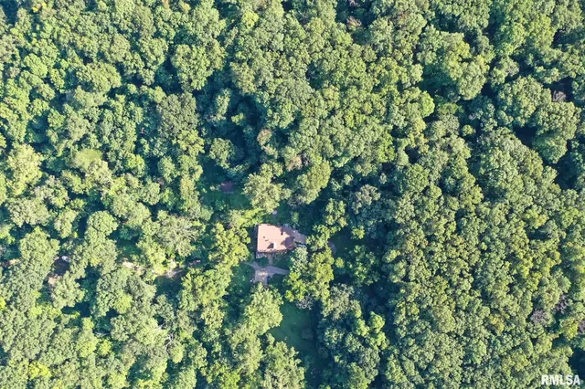 $795,000 | 305 East Martin Drive, Deer Creek, IL 61733