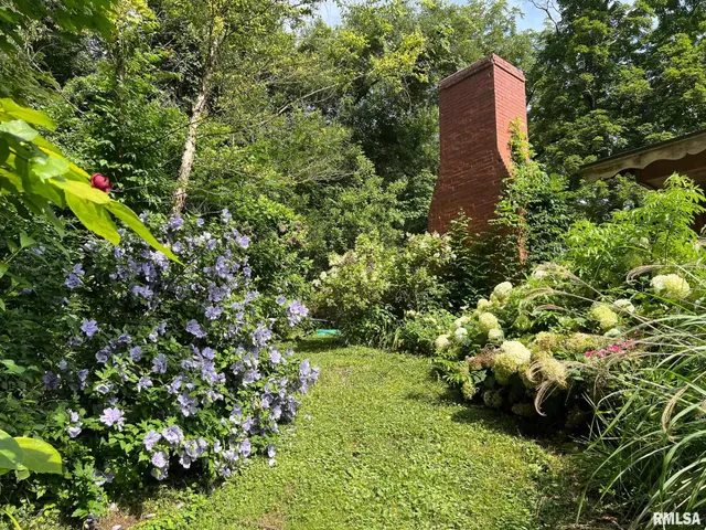 $795,000 | 305 East Martin Drive, Deer Creek, IL 61733