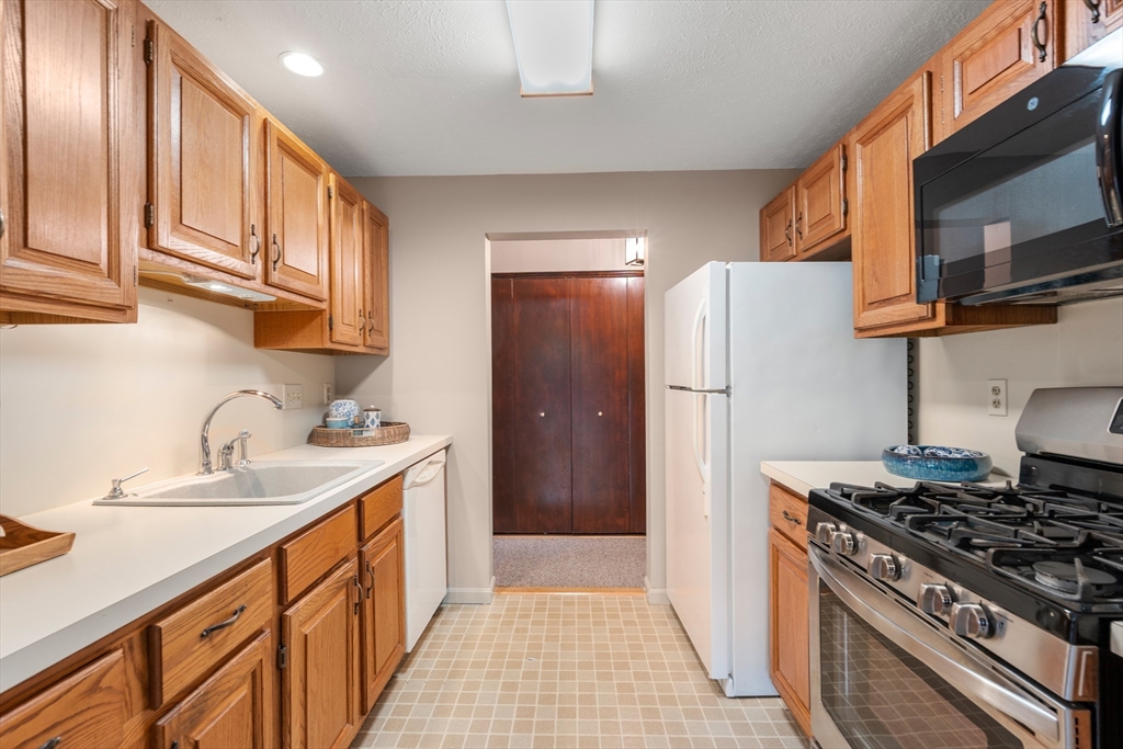 86 East Bluff Road, Unit 86 Ashland, MA 01721 - Photo 12 of 20