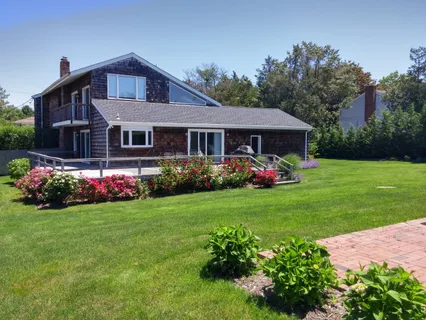 Undisclosed Address, Southampton, NY 11968