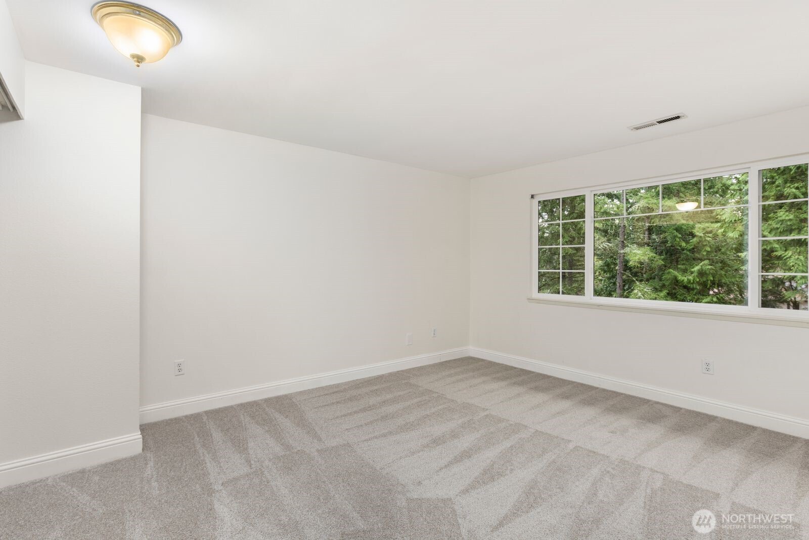 18505 Northeast 26th Street Redmond, WA 98052 - Photo 21 of 38