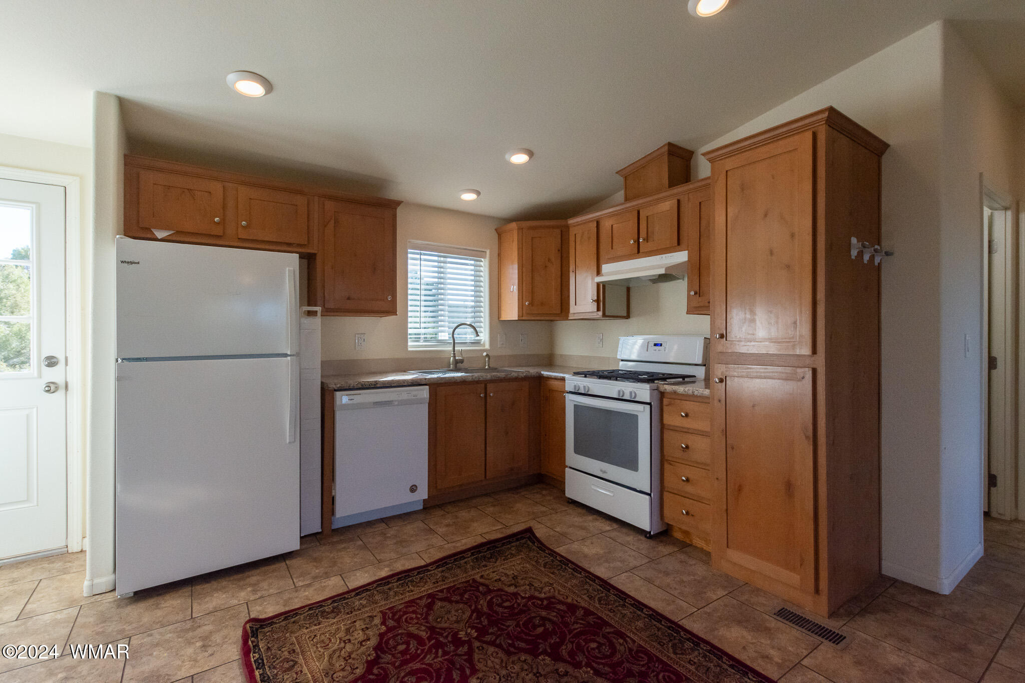 7991 Lakeland Road Show Low, AZ 85901 - Photo 8 of 24 DSC_0916