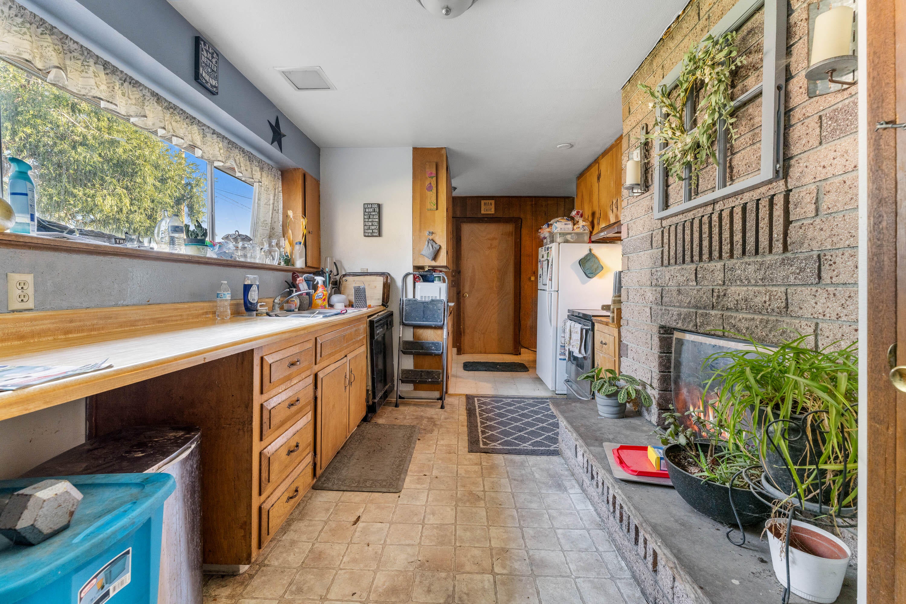 6475 Foothill Road Medford, OR 97502 - Photo 13 of 29 INT (2 of 13)