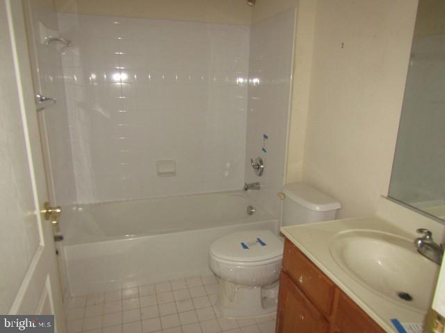 13120 Winding Trail Road Laurel, MD 20707 - Photo 7 of 15 a bathroom with a sink toilet and shower