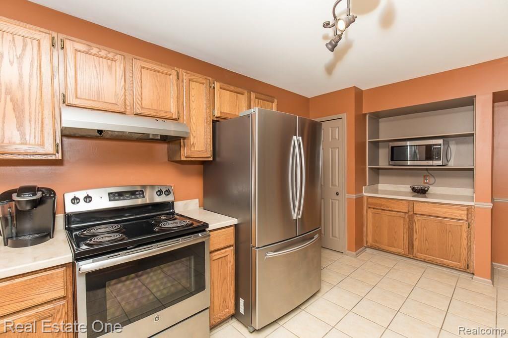 2425 Rancroft Beat Rochester Hills, MI 48306 - Photo 15 of 32