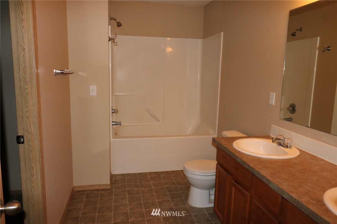 903 Riddell Avenue Northeast Orting, WA 98360 - Photo 16 of 25 Gallery Image 16