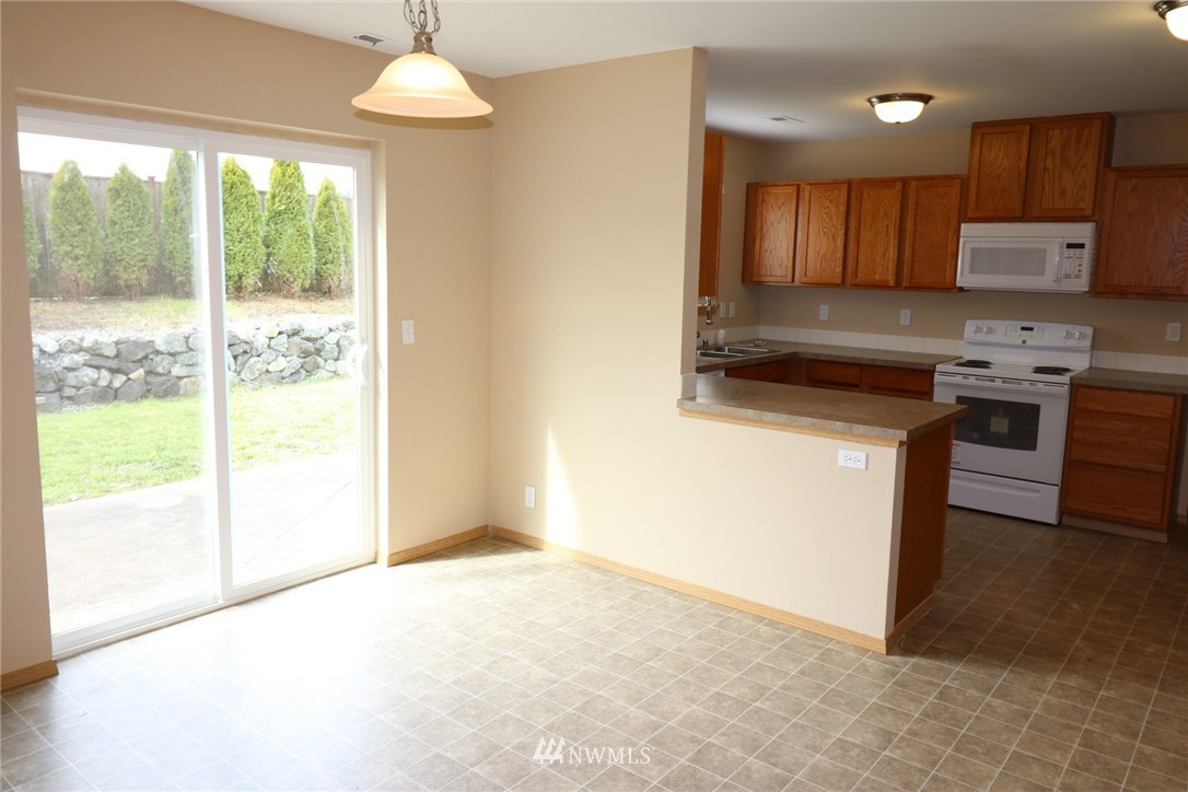 903 Riddell Avenue Northeast Orting, WA 98360 - Photo 4 of 25 Gallery Image 4